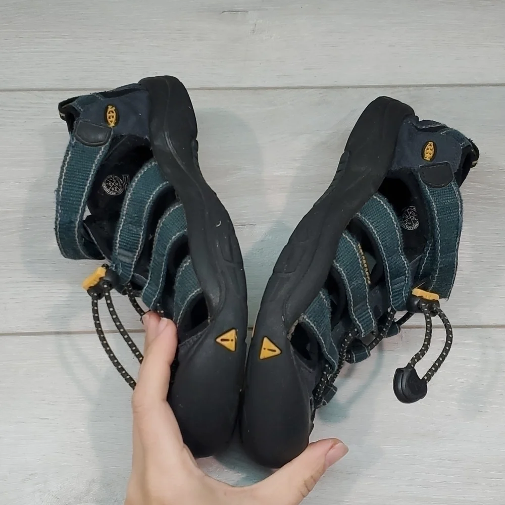 Keen Outdoor Big Kids Youth Sandals Shoes Waterproof Hiking Comfort sz 3